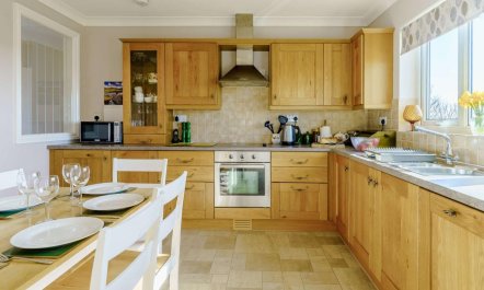 3 Bed in Clynderwen 1