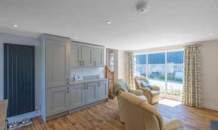 2 Bed in Aberdyfi 4