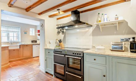 3 Bed in Weybourne 4