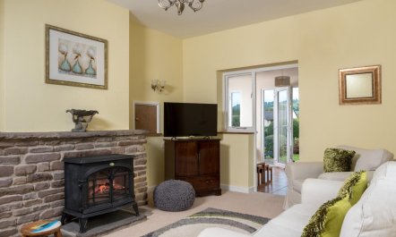 2 Bed in Abergavenny 1