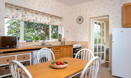 2 Bed in Abergavenny 4