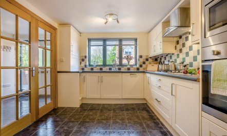 2 Bed in Bridport 2
