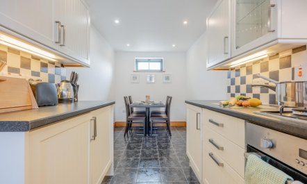 2 Bed in Bridport 8