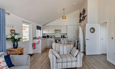 2 Bed in Westward Ho 1