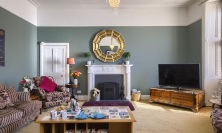 5 Bed in Melrose 1