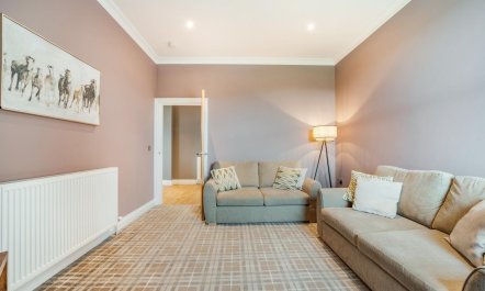 4 Bed in Shawhead 5