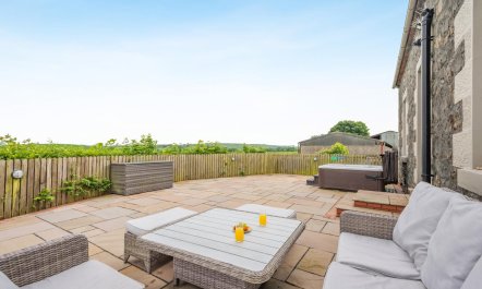 4 Bed in Shawhead 2
