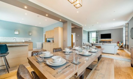 4 Bed in Shawhead 7