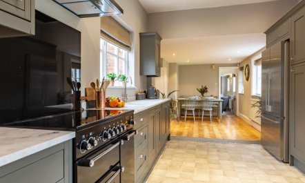 8 Bed in Beaconsfield 3