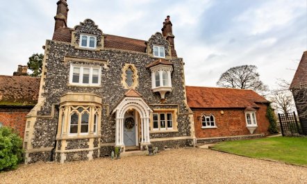 8 Bed in Beaconsfield