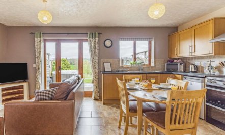 2 Bed in Worcester 1