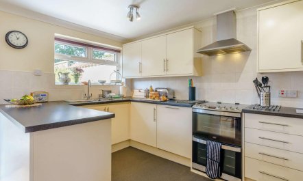 2 Bed in Totland Bay 7
