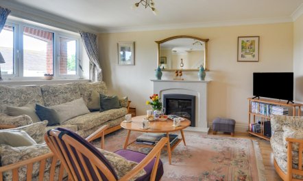 2 Bed in Totland Bay 2