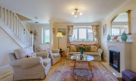 2 Bed in Totland Bay 1