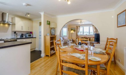 2 Bed in Totland Bay 5