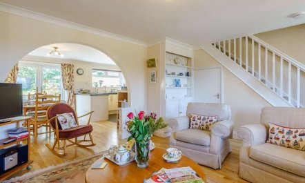 2 Bed in Totland Bay 2