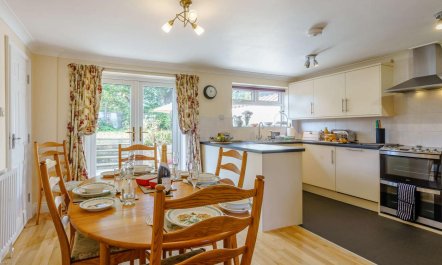 2 Bed in Totland Bay 6