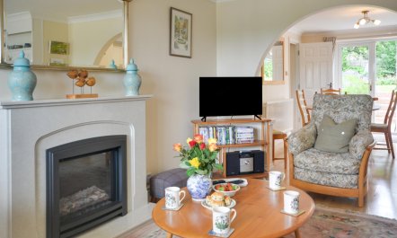 2 Bed in Totland Bay 1