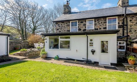 2 Bed in Llwyngwril 2