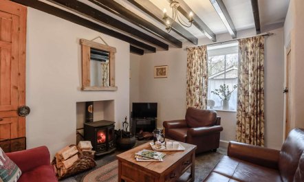 2 Bed in Llwyngwril 1