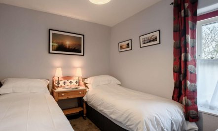 2 Bed in Llwyngwril 9