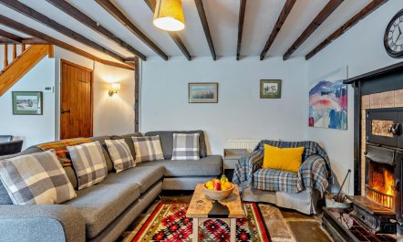 2 Bed in Crickhowell 1