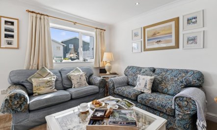 3 Bed in Freshwater East 8