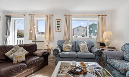 3 Bed in Freshwater East 6