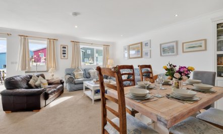 3 Bed in Freshwater East 4