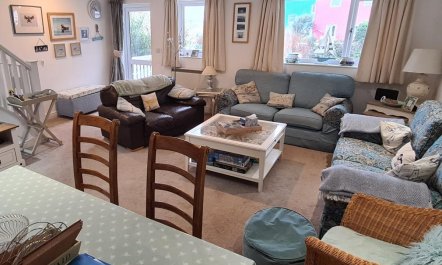 3 Bed in Freshwater East 1