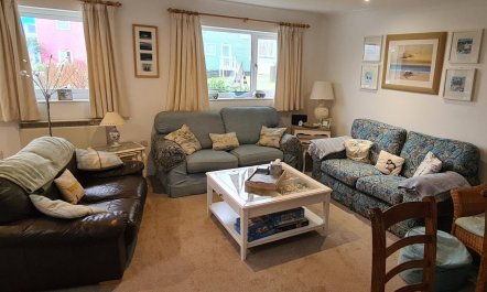 3 Bed in Freshwater East 0