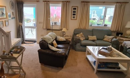 3 Bed in Freshwater East 2