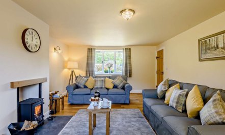 3 Bed in Conwy 1