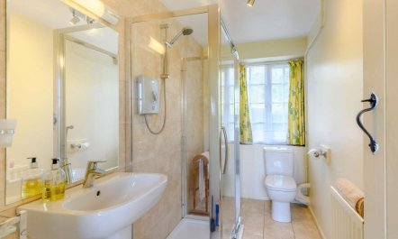 5 Bed in Dorchester 9