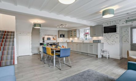 4 Bed in Ilfracombe 1