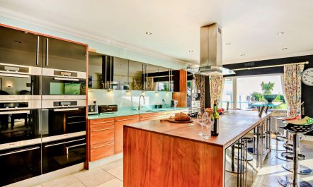 4 Bed in Bognor Regis 2