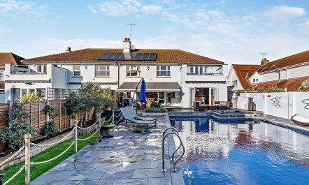 4 Bed in Bognor Regis