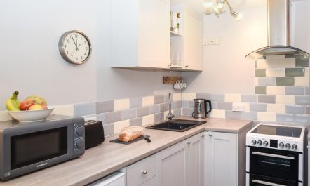 1 Bed in Freshwater 4