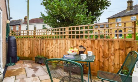 1 Bed in Freshwater 9