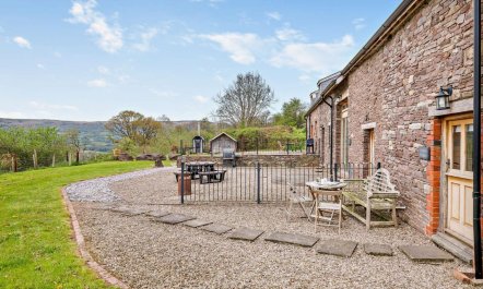 1 Bed in Crickhowell 1