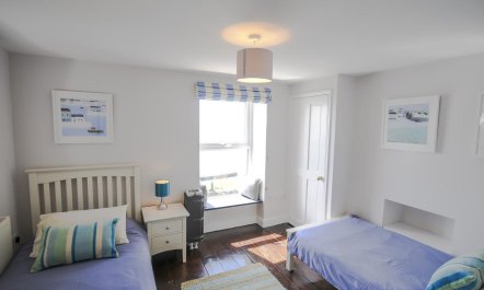 2 Bed in Aberdyfi 9