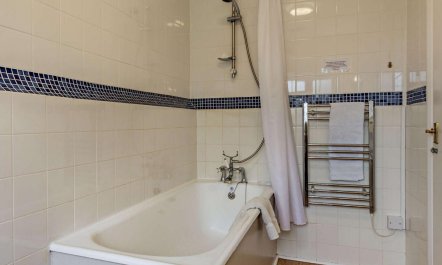 4 Bed in High Hurstwood 2