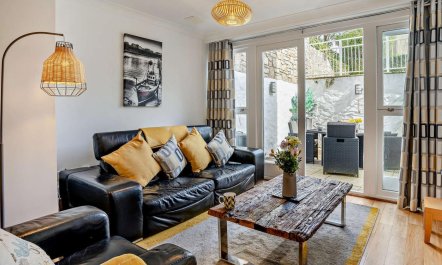 2 Bed in Tenby 1