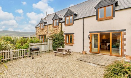 3 Bed in Bridport 1
