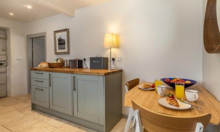 2 Bed in Bridport 9