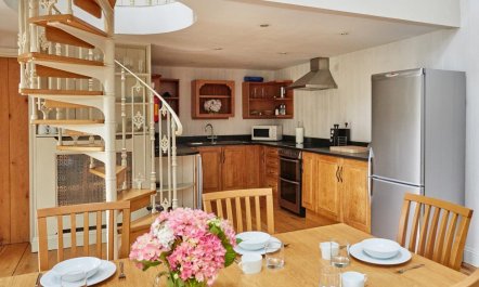 2 Bed in Kington 1