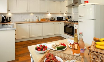 4 Bed in Lyndhurst 1