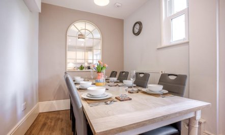 4 Bed in Lyndhurst 2