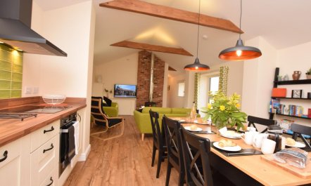 3 Bed in Alford 7