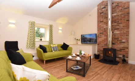 3 Bed in Alford 6